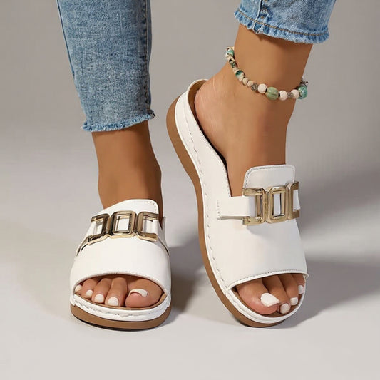 Clarinda | Orthopaedic sandals with buckle design